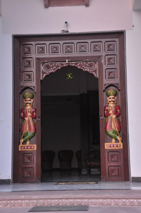 Hotel Amar Palace Ābu Road Exteriör bild